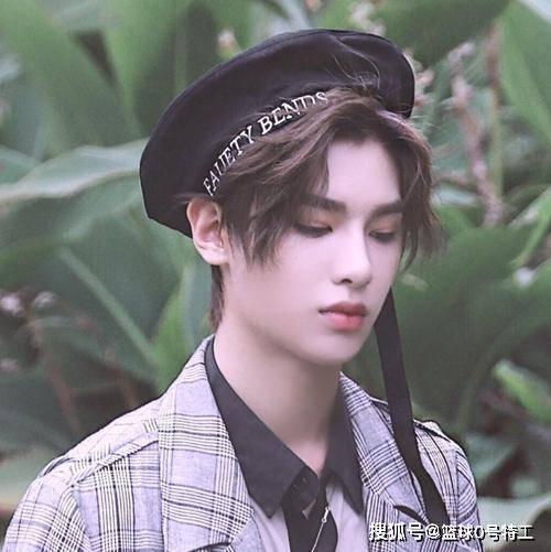 吃瓜娱乐黄明昊,吃瓜娱乐界的青春偶像